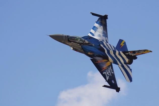 Athens Flying Week 2018: Κόβουν την ανάσα οι ελιγμοί των Apache και τα «Φαντάσματα» της Ελληνικής ΠΑ (Βίντεο)